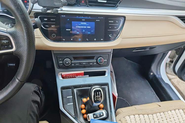 Used Geely Auto Emgrand 2018 1.5L Manual Luxury Model Audio And AC Panel