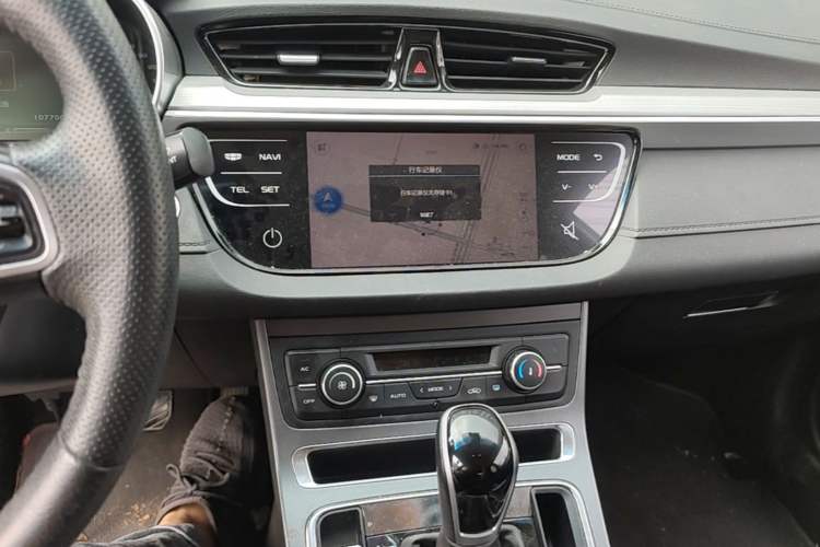 Used Geely Auto Emgrand 2018 1.5L CVT Upward Connect Edition Audio And AC Panel