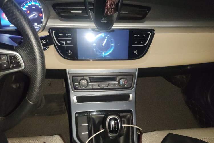 Used Geely Auto Emgrand 2018 1.5L Manual Luxury Model Audio And AC Panel