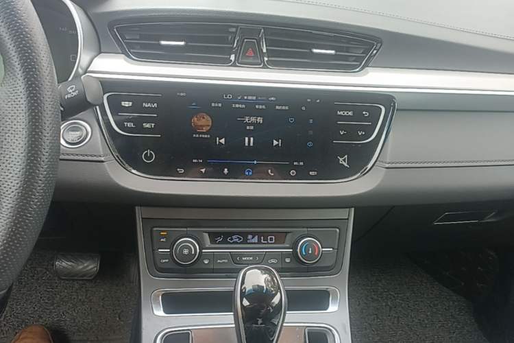 Used Geely Auto Emgrand 2018 1.5L CVT Upward Connect Edition Audio And AC Panel