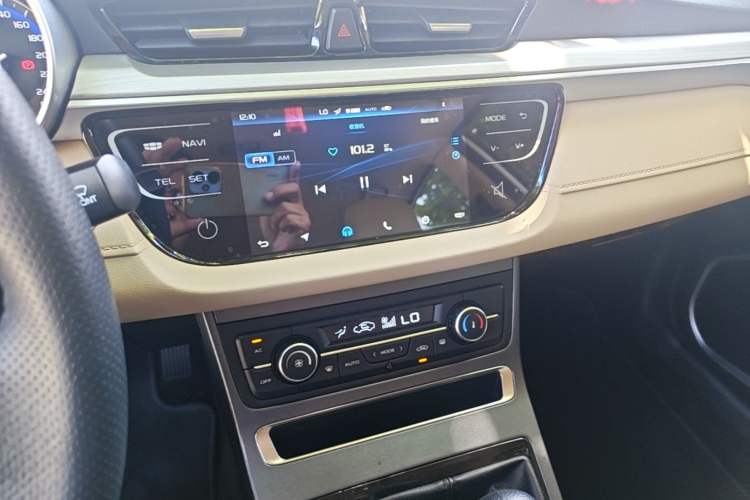 Used Geely Auto Emgrand 2018 1.5L Manual Luxury Model Audio And AC Panel