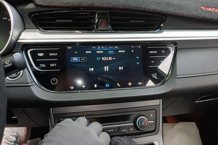 Used Geely Auto Emgrand 2018 1.5L CVT Upward Connect Edition Audio And AC Panel