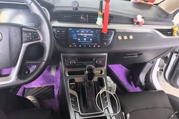 Used Geely Auto Emgrand 2018 1.5L CVT Upward Connect Edition Audio And AC Panel