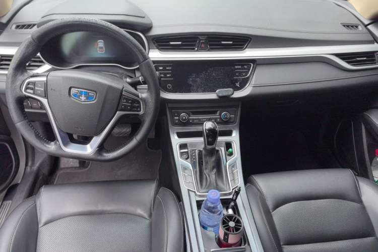 Used Geely Auto Emgrand 2018 1.5L CVT Upward Connect Edition Center Console