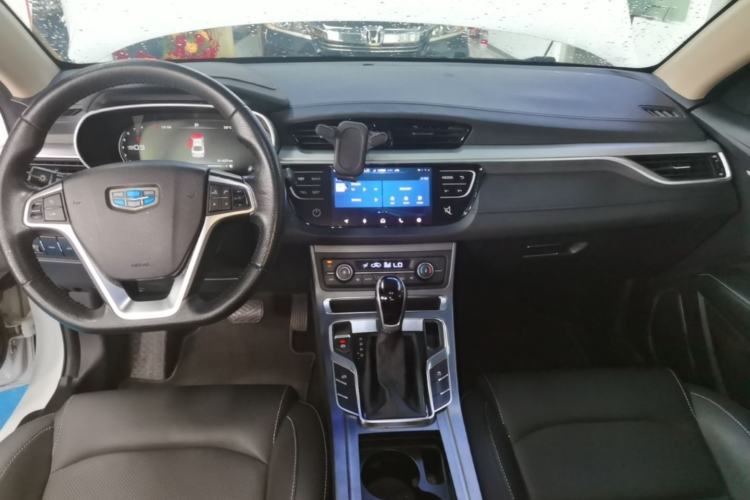 Used Geely Auto Emgrand 2018 1.5L CVT Upward Connect Edition Center Console