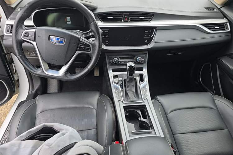 Used Geely Auto Emgrand 2018 1.5L CVT Upward Connect Edition Center Console