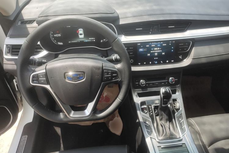 Used Geely Auto Emgrand 2018 1.5L CVT Upward Connect Edition Center Console