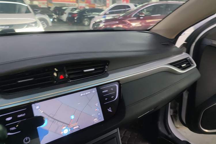 Used Geely Auto Emgrand 2018 1.5L CVT Upward Connect Edition Center Console