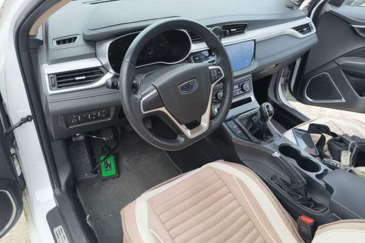 Used Geely Auto Emgrand 2018 1.5L Manual Upward Connect Edition Center Console