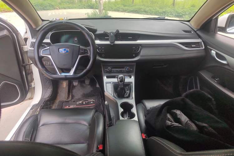 Used Geely Auto Emgrand 2018 1.5L Manual Upward Connect Edition Center Console