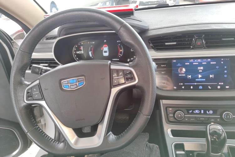 Used Geely Auto Emgrand 2018 1.5L CVT Upward Connect Edition Center Console
