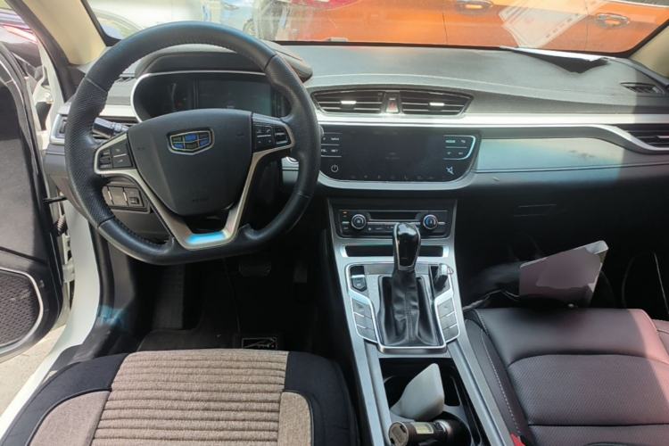Used Geely Auto Emgrand 2018 1.5L CVT Upward Connect Edition Center Console