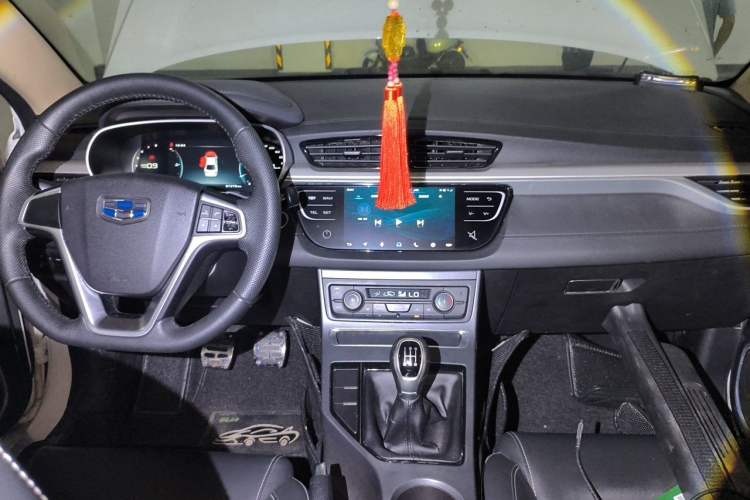 Used Geely Auto Emgrand 2018 1.5L Manual Upward Connect Edition Center Console