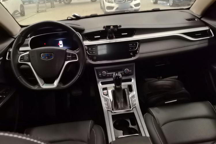 Used Geely Auto Emgrand 2018 1.5L CVT Upward Connect Edition Center Console