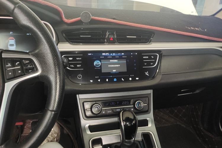 Used Geely Auto Emgrand 2018 1.5L CVT Upward Connect Edition Center Console