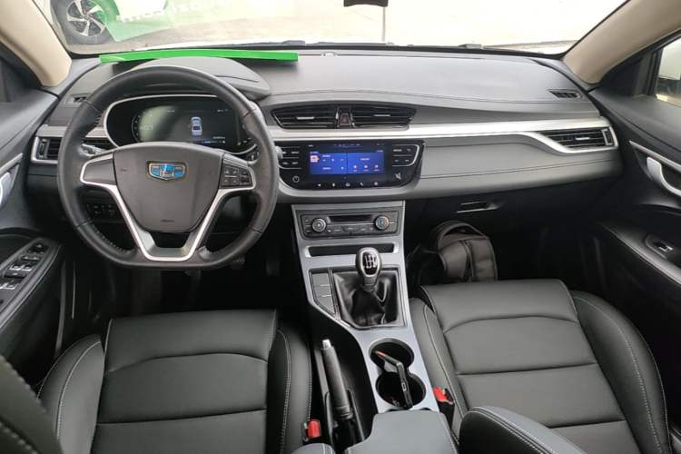 Used Geely Auto Emgrand 2018 1.5L Manual Upward Connect Edition Center Console