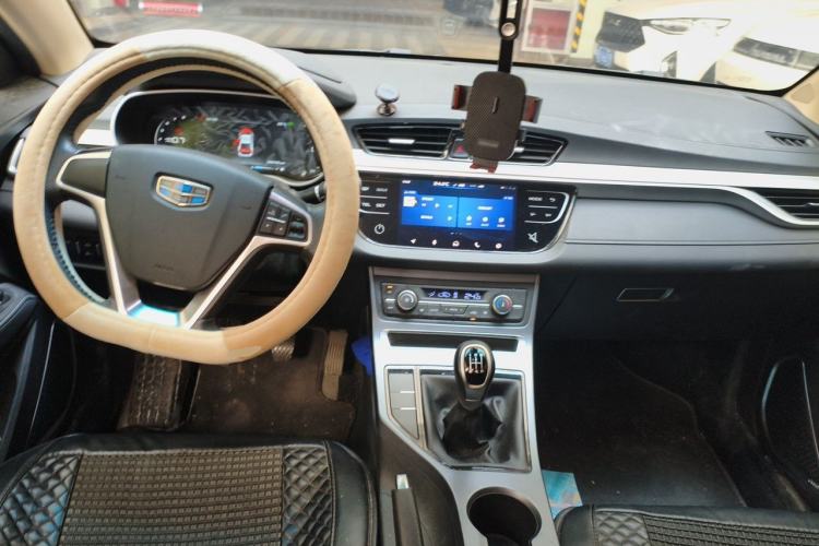 Used Geely Auto Emgrand 2018 1.5L Manual Upward Connect Edition Center Console