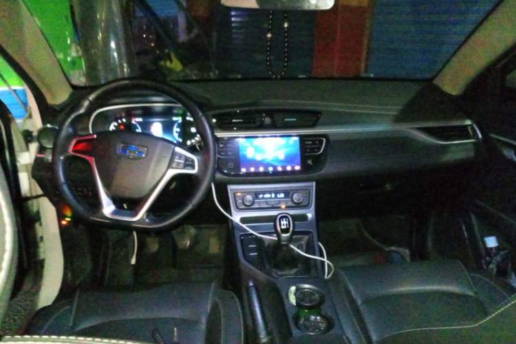 Used Geely Auto Emgrand 2018 1.5L Manual Upward Connect Edition Center Console