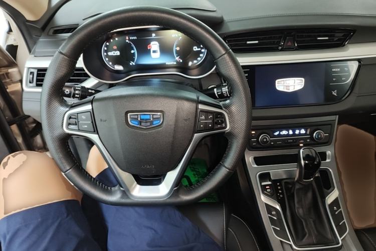Used Geely Auto Emgrand 2018 1.5L CVT Upward Connect Edition Center Console