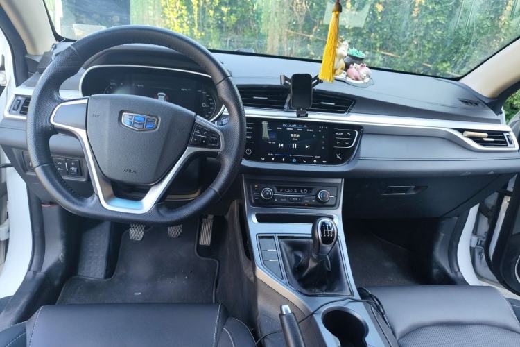 Used Geely Auto Emgrand 2018 1.5L Manual Upward Connect Edition Center Console