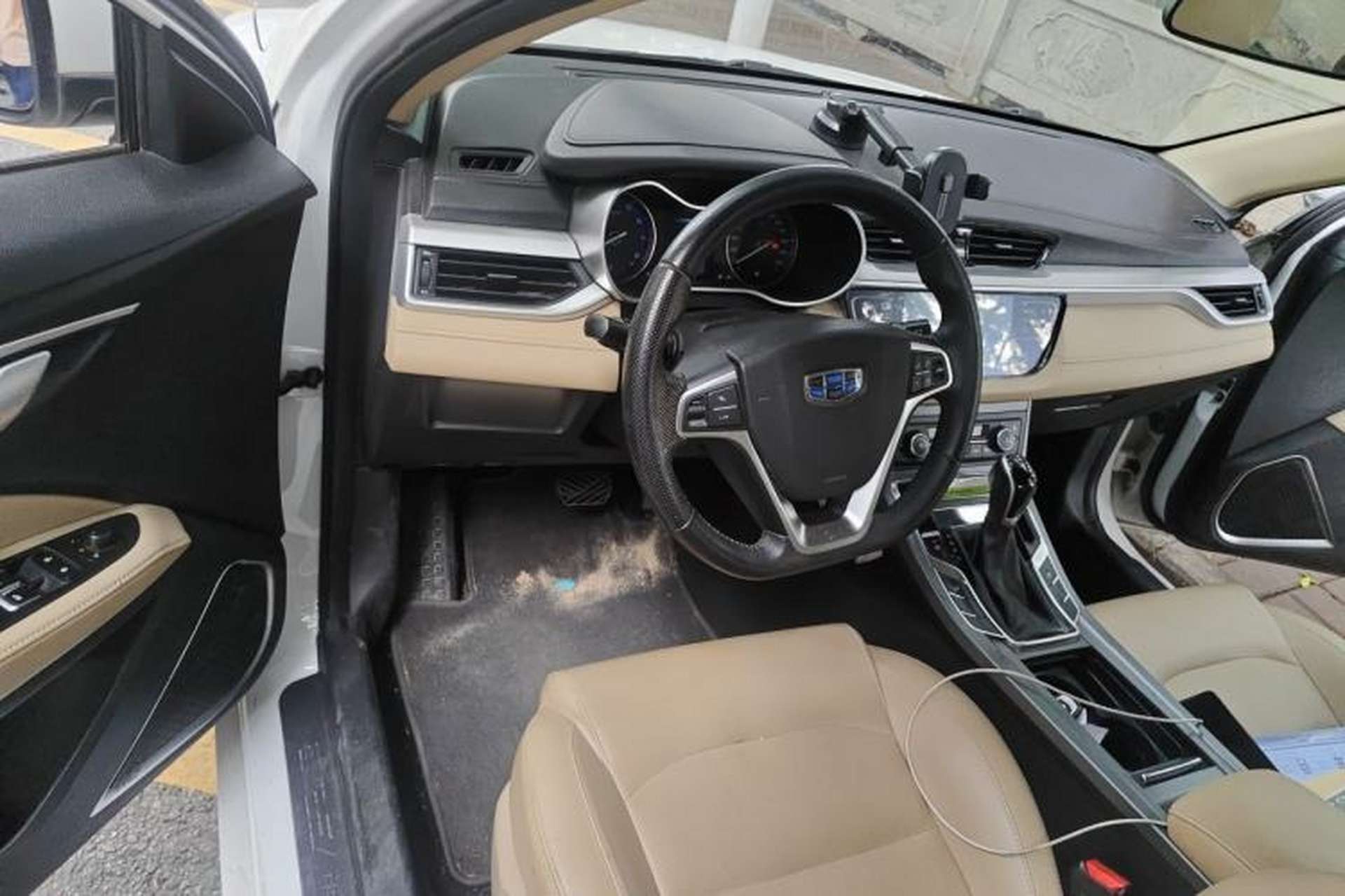 Used Geely Auto Emgrand 2018 1.5L CVT Luxury Model Center Console