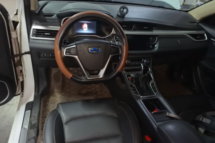 Used Geely Auto Emgrand 2018 1.5L CVT Upward Connect Edition Center Console