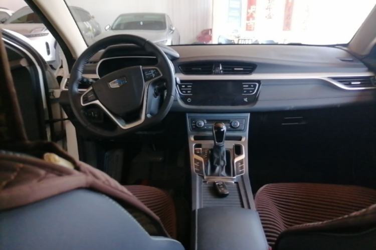 Used Geely Auto Emgrand 2018 1.5L CVT Upward Connect Edition Center Console