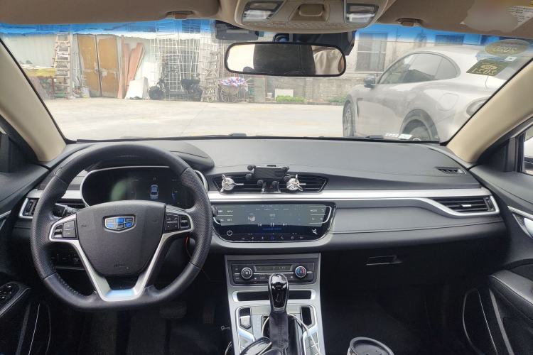 Used Geely Auto Emgrand 2018 1.5L CVT Upward Connect Edition Center Console