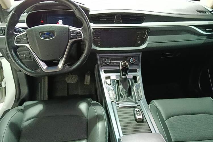 Used Geely Auto Emgrand 2018 1.5L CVT Upward Connect Edition Center Console