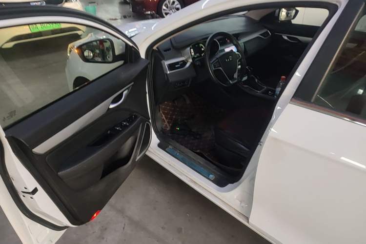 Used Geely Auto Emgrand 2018 1.5L CVT Upward Connect Edition Driver Seat