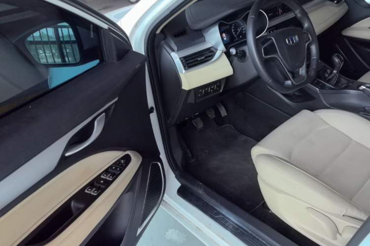 Used Geely Auto Emgrand 2018 1.5L Manual Luxury Model Driver Seat