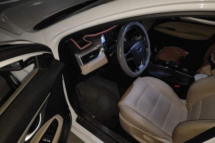 Used Geely Auto Emgrand 2018 1.5L Manual Luxury Model Driver Seat