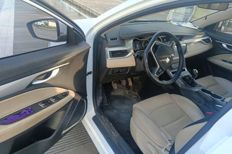 Used Geely Auto Emgrand 2018 1.5L Manual Luxury Model Driver Seat