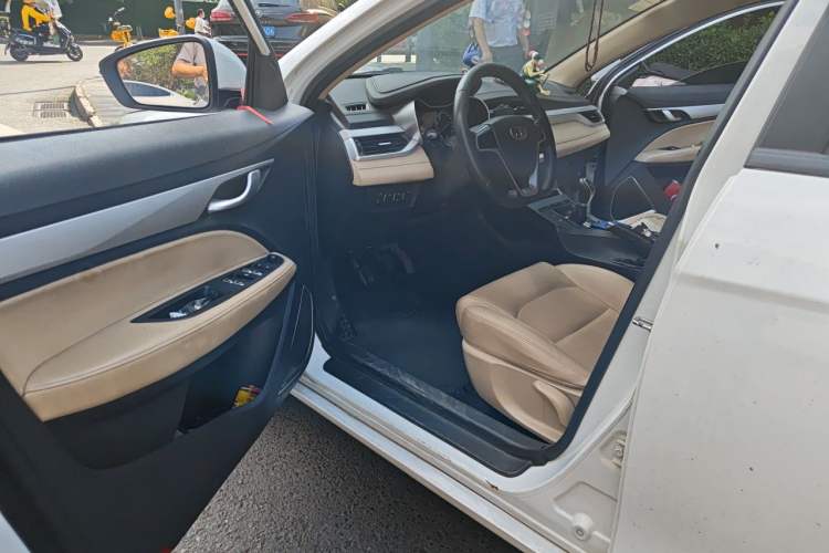 Used Geely Auto Emgrand 2018 1.5L Manual Luxury Model Driver Seat
