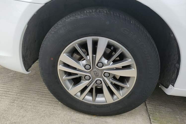 Used Geely Auto Emgrand 2018 1.5L Manual Luxury Model Exterior 4