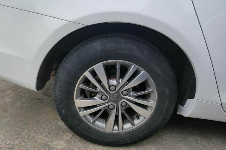 Used Geely Auto Emgrand 2018 1.5L Manual Luxury Model Exterior 5