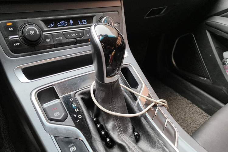 Used Geely Auto Emgrand 2018 1.5L CVT Upward Connect Edition Gear Lever