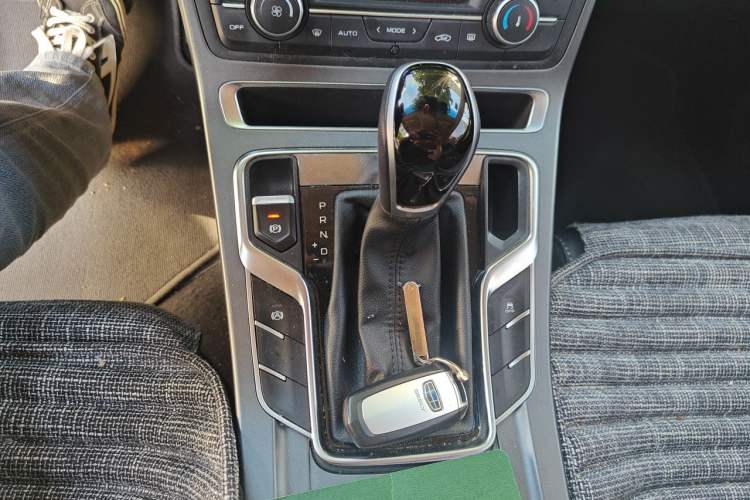 Used Geely Auto Emgrand 2018 1.5L CVT Upward Connect Edition Gear Lever
