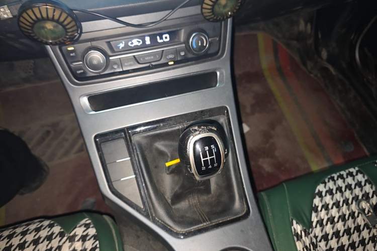 Used Geely Auto Emgrand 2018 1.5L Manual Upward Connect Edition Gear Lever