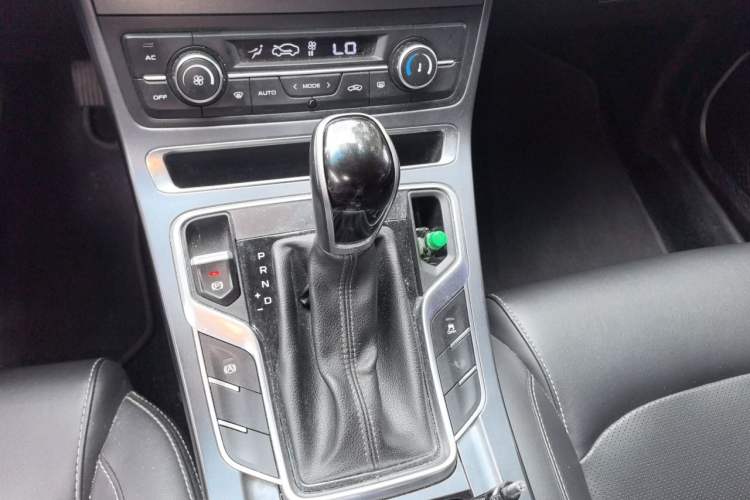 Used Geely Auto Emgrand 2018 1.5L CVT Upward Connect Edition Gear Lever