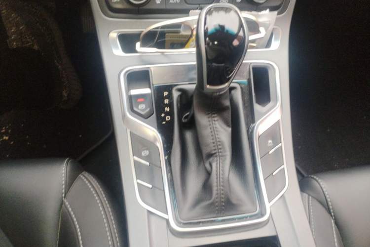 Used Geely Auto Emgrand 2018 1.5L CVT Upward Connect Edition Gear Lever