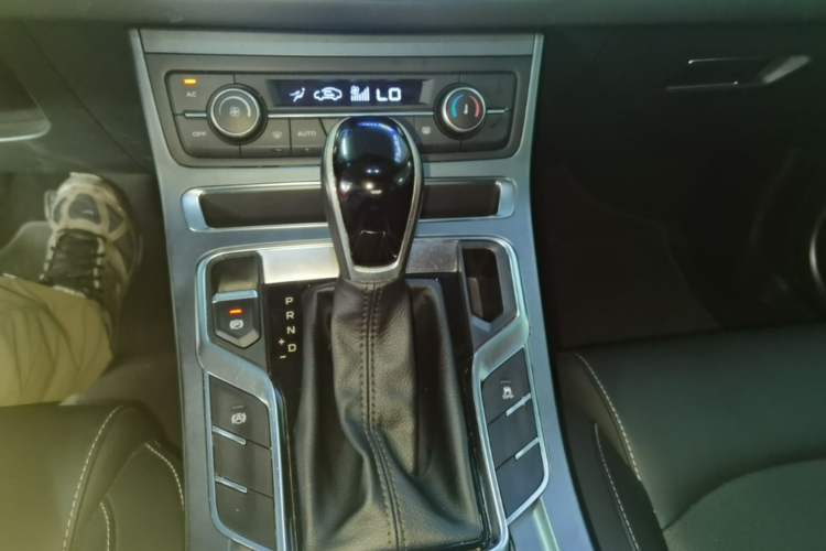 Used Geely Auto Emgrand 2018 1.5L CVT Upward Connect Edition Gear Lever