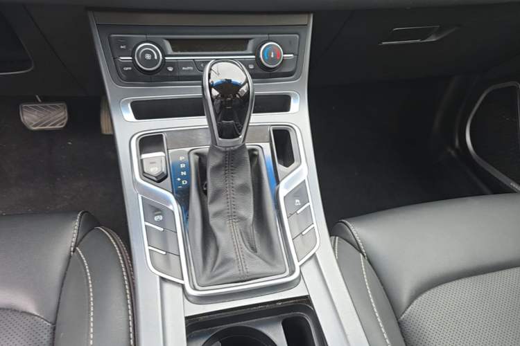 Used Geely Auto Emgrand 2018 1.5L CVT Upward Connect Edition Gear Lever