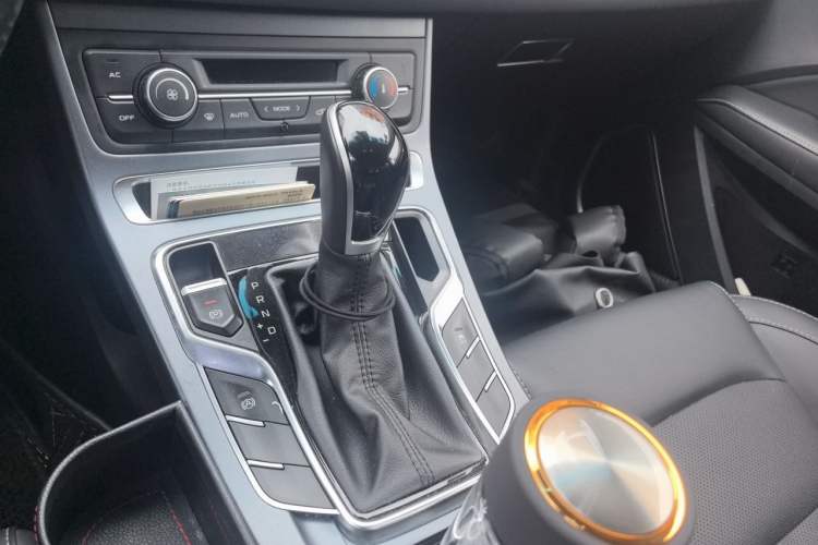 Used Geely Auto Emgrand 2018 1.5L CVT Upward Connect Edition Gear Lever