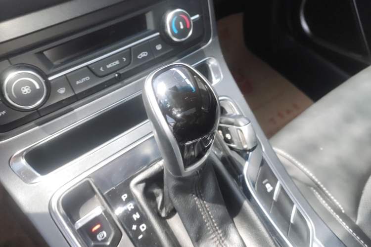 Used Geely Auto Emgrand 2018 1.5L CVT Upward Connect Edition Gear Lever
