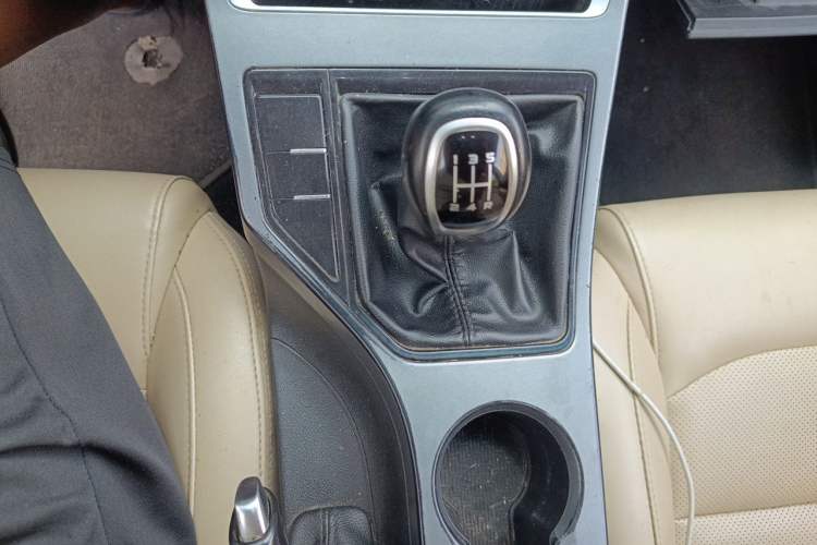 Used Geely Auto Emgrand 2018 1.5L Manual Luxury Model Gear Lever