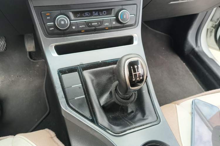 Used Geely Auto Emgrand 2018 1.5L Manual Upward Connect Edition Gear Lever