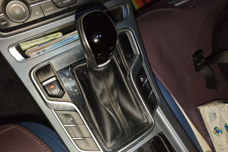 Used Geely Auto Emgrand 2018 1.5L CVT Upward Connect Edition Gear Lever
