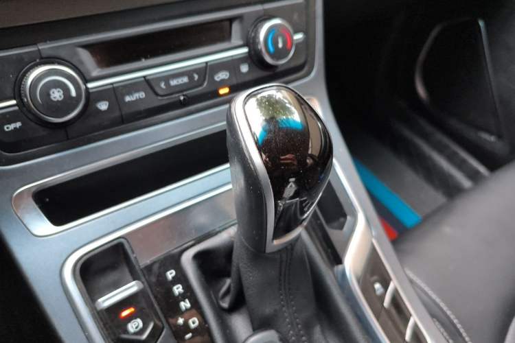 Used Geely Auto Emgrand 2018 1.5L CVT Upward Connect Edition Gear Lever