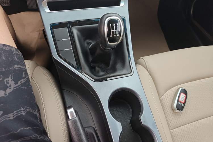 Used Geely Auto Emgrand 2018 1.5L Manual Luxury Model Gear Lever